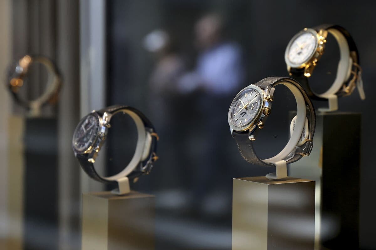 Cover image for Less Bling, More Investing Drives U.S. Boom in Swiss Watches on Bloomberg