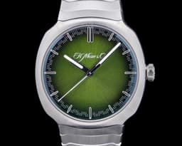 Moser Streamliner Centre Seconds Green Dial